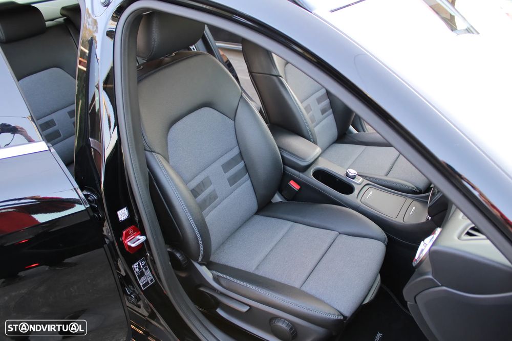 Mercedes-Benz GLA 180 d 7G-DCT Urban - 36