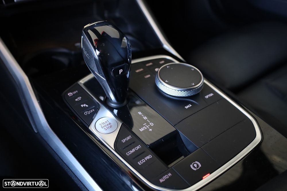 BMW 320 d Ultimate Auto - 16