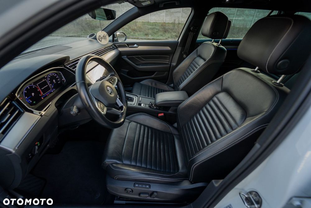 Volkswagen Passat 2.0 TDI Elegance DSG - 9