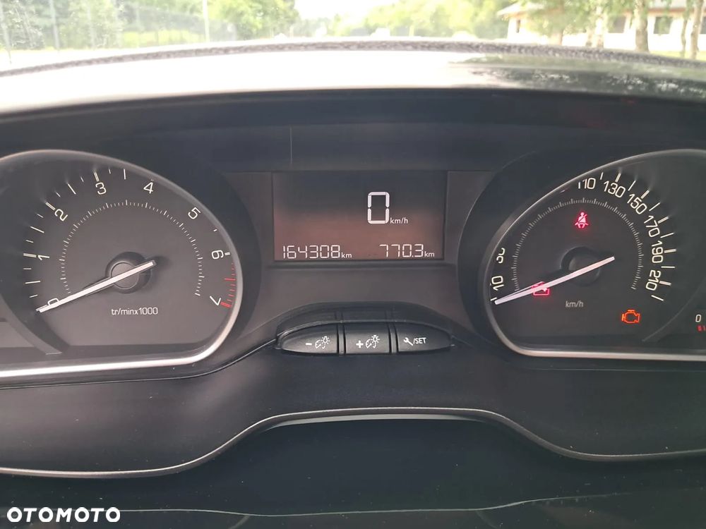 Peugeot 208 - 9