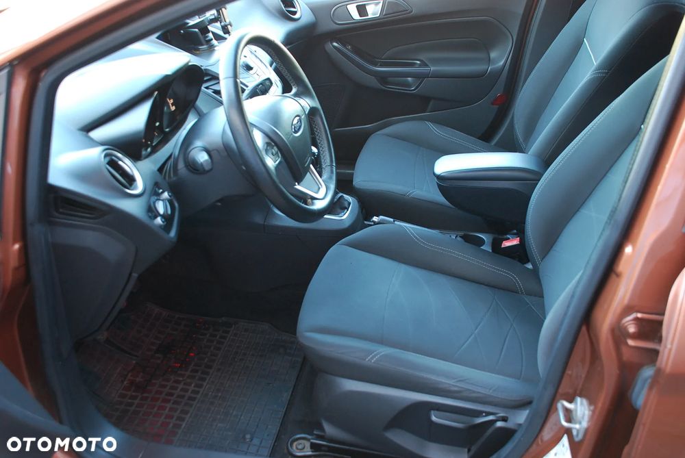 Ford Fiesta 1.6 TDCi DPF Titanium - 16
