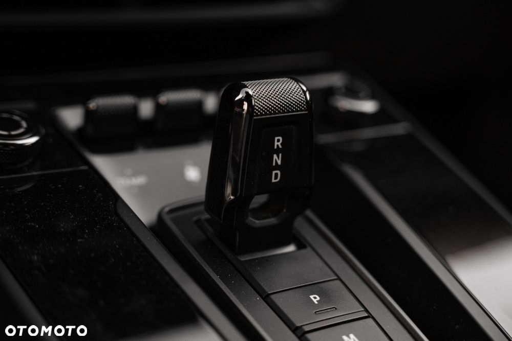 Porsche 911 Carrera 4 GTS - 27