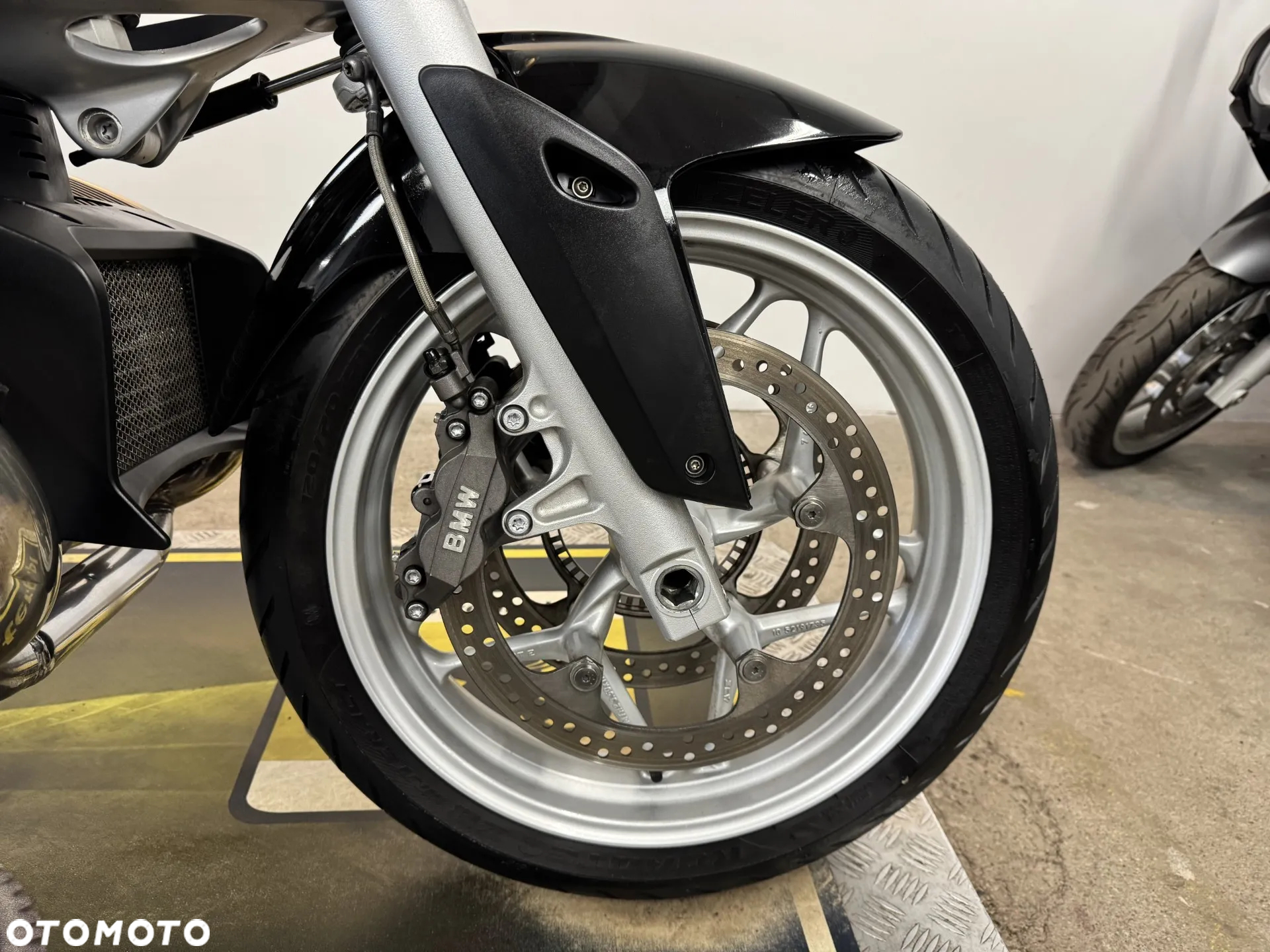 BMW R - 8