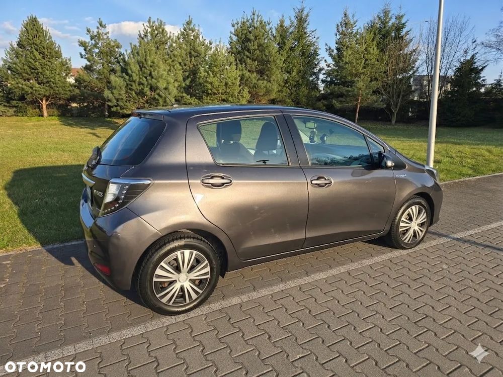 Toyota Yaris Hybrid 100 Premium - 4