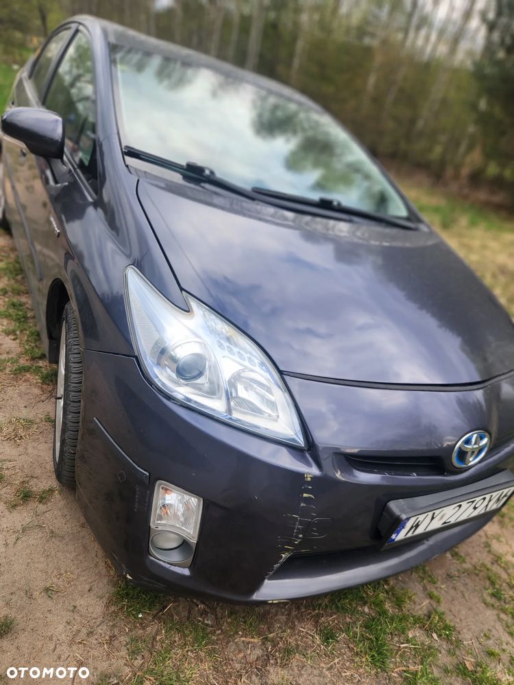 Toyota Prius (Hybrid) - 4