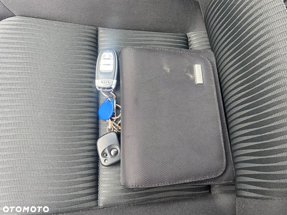 Audi A4 Avant 2.0 TDI DPF clean diesel multitronic Ambiente - 17