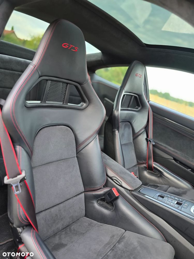 Porsche 911 Carrera 4 GTS PDK - 9