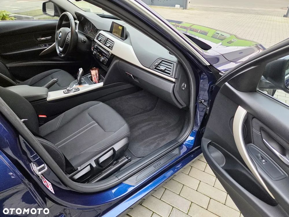 BMW Seria 3 318d Edition Luxury Line Purity - 32