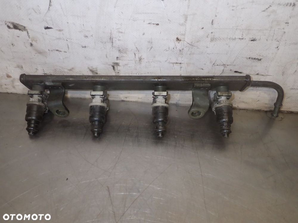 LISTWA WTRYSKOWA MITSUBISHI COLT CZ3 1.3 MR988977 - 4