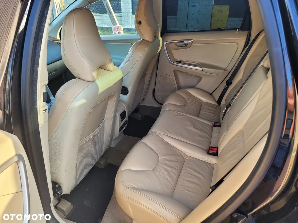 Volvo XC 60 2.4D AWD Momentum - 14