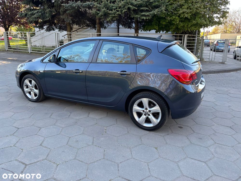 Opel Astra 1.6 Design Edition - 19