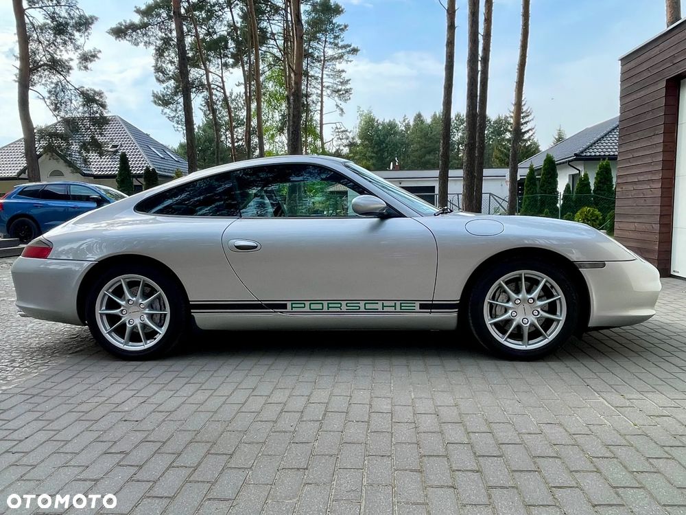 Porsche 911 Carrera 4 - 4