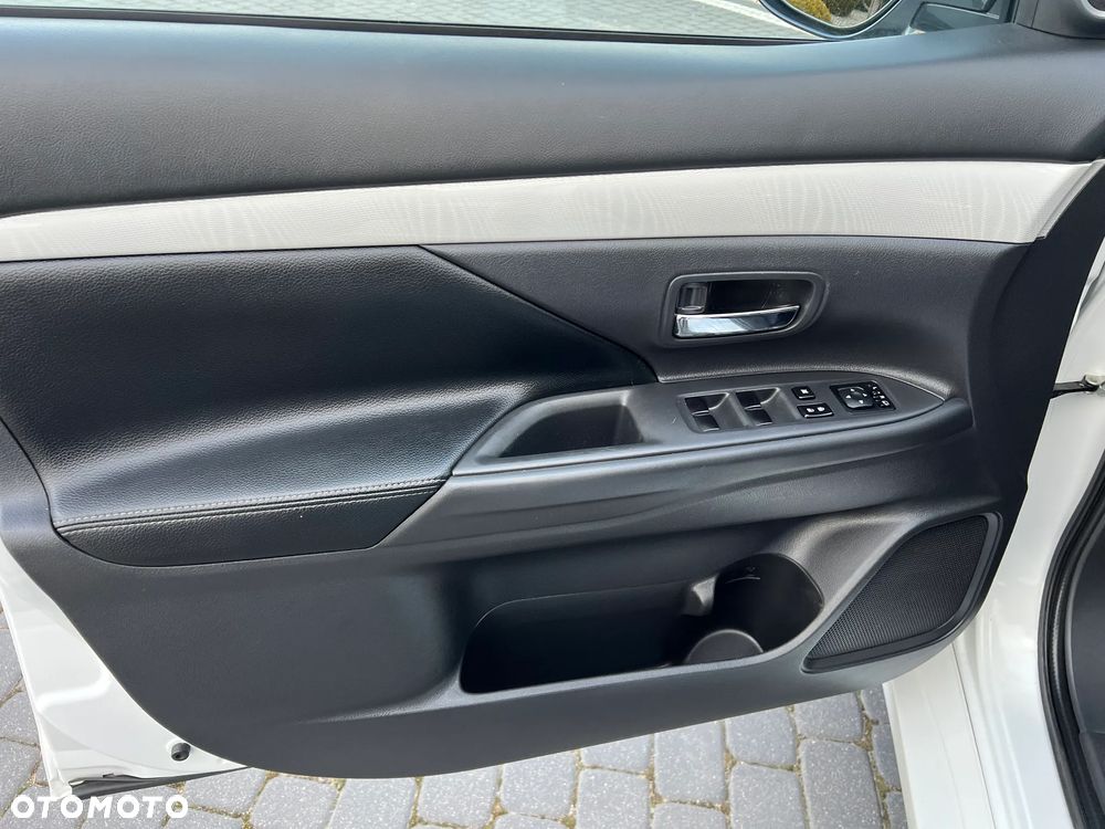 Mitsubishi Outlander 2.0 4WD Plus - 22