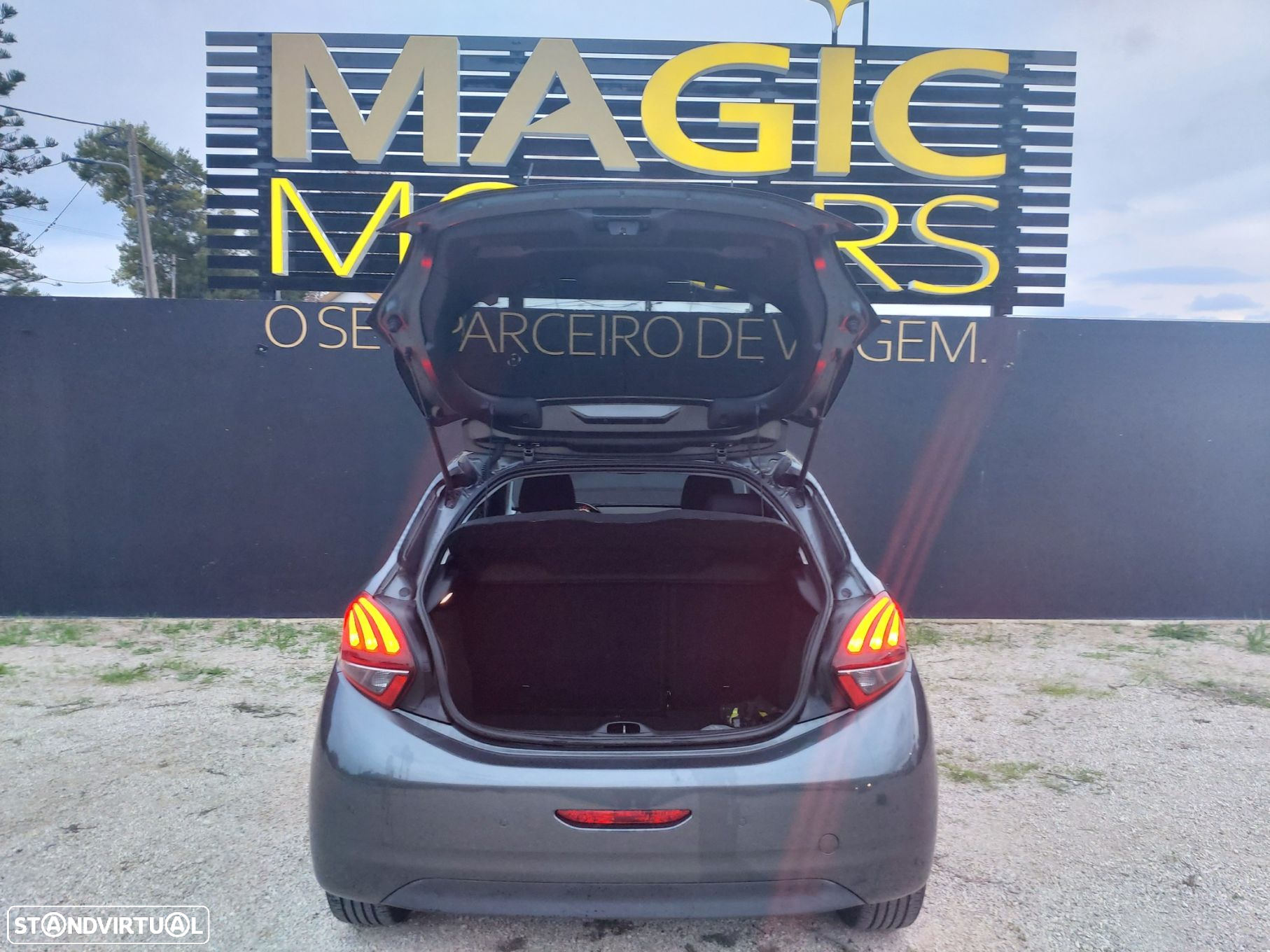 Peugeot 208 - 13