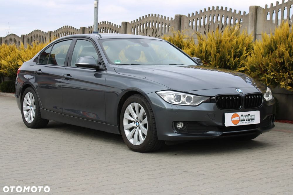 BMW Seria 3 320d DPF Edition Fleet Sport - 12