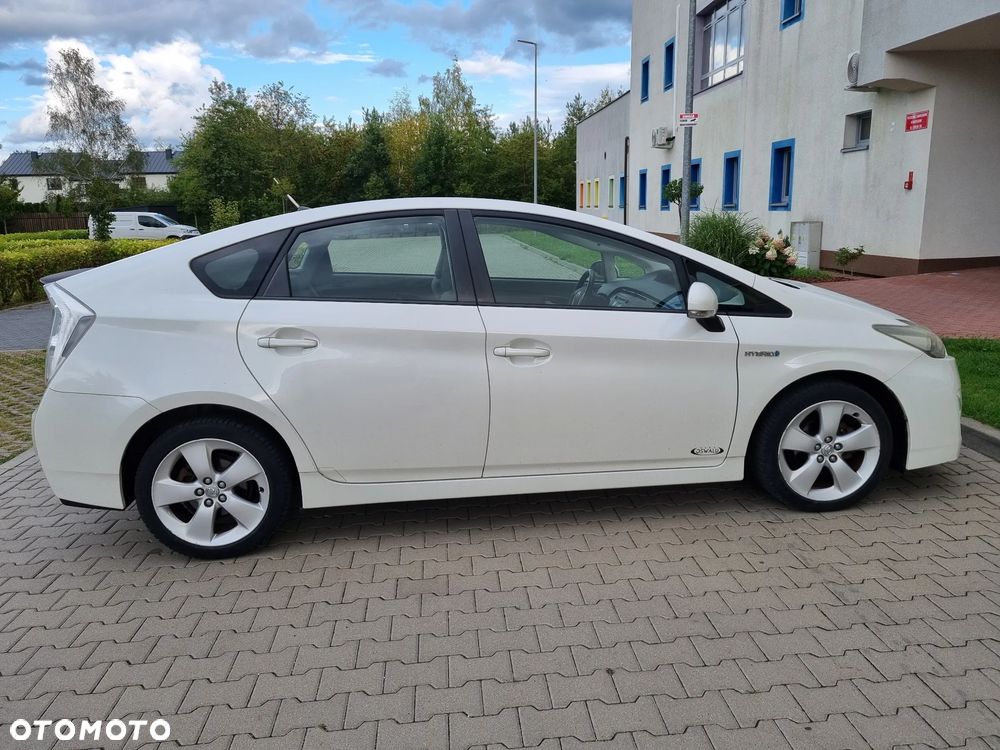 Toyota Prius (Hybrid) Life - 13