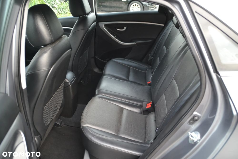 Hyundai i30 i30cw 1.6 Fifa World Cup Edition - 23