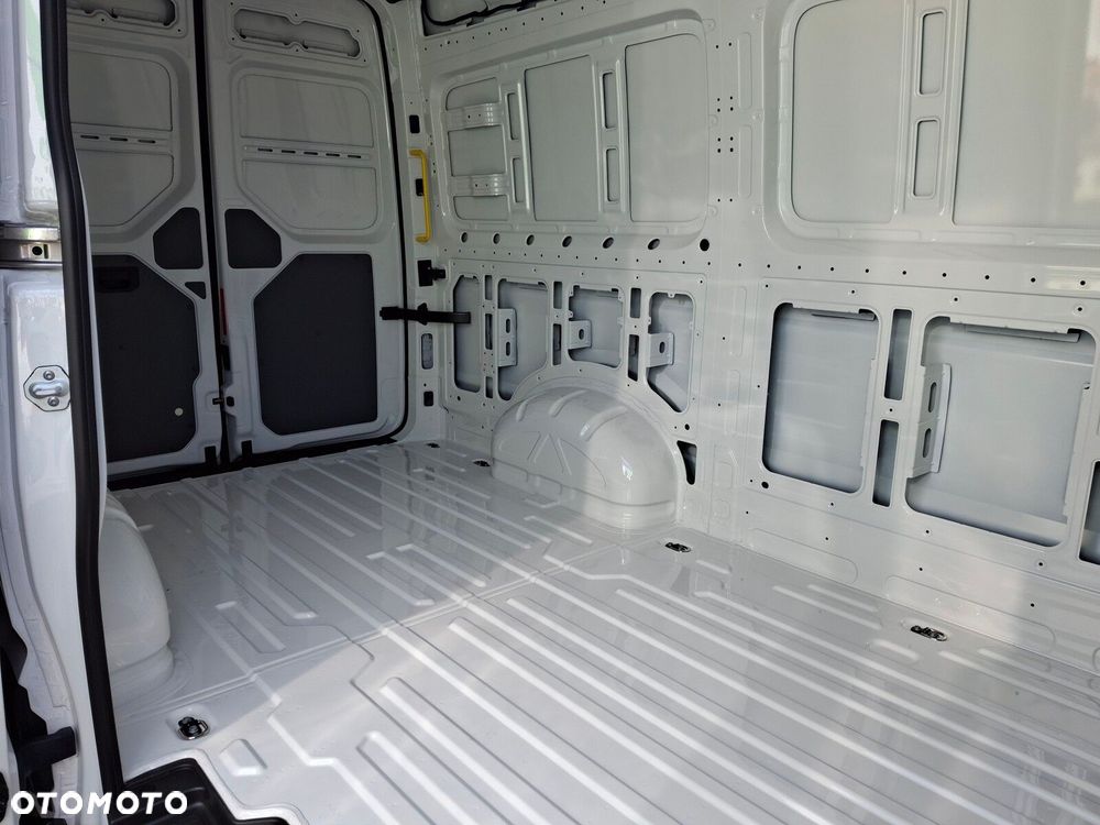 Volkswagen Crafter - 13