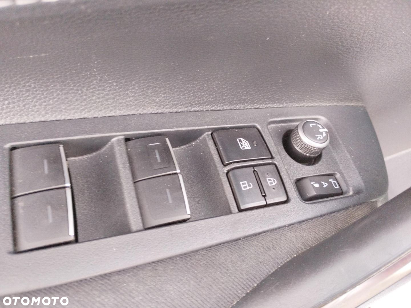 Toyota Corolla - 23