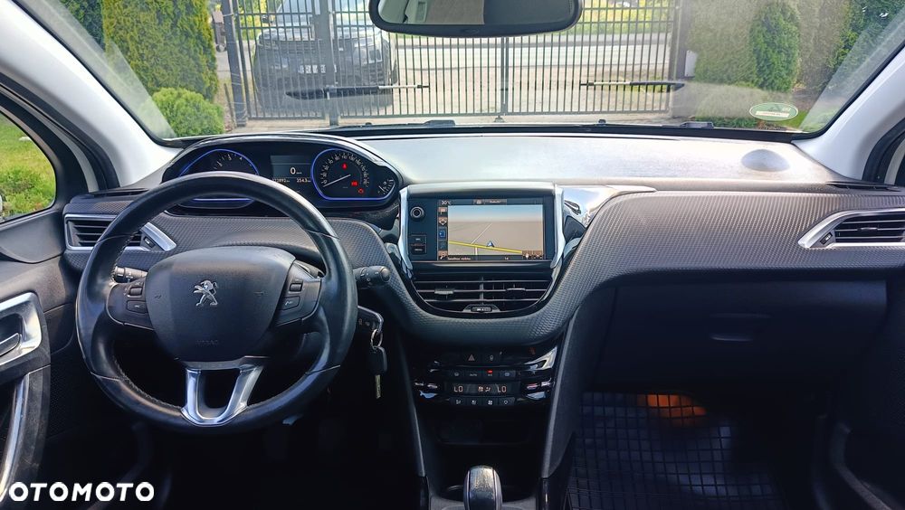 Peugeot 2008 1.2 Pure Tech GPF Signature S&S - 8