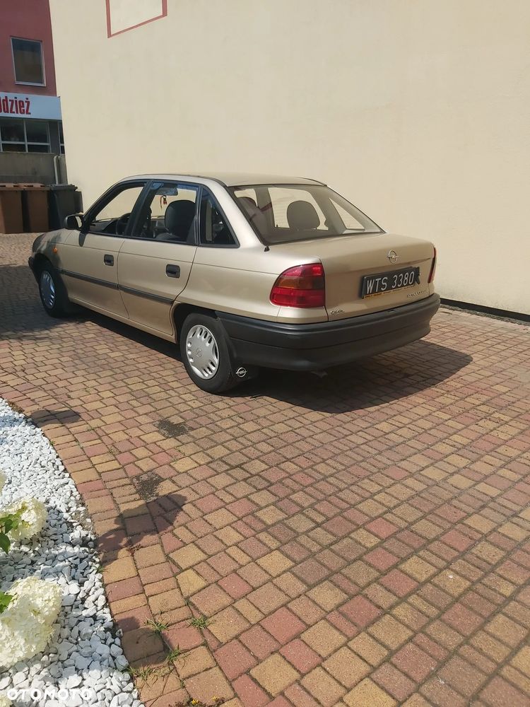 Opel Astra 1.4 GL / Club - 4