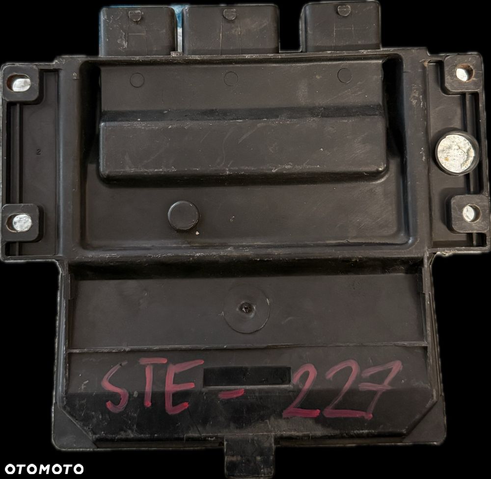 Sterownik KOMPUTER SILNIKA ECU RENAULT 8200303619 - 2