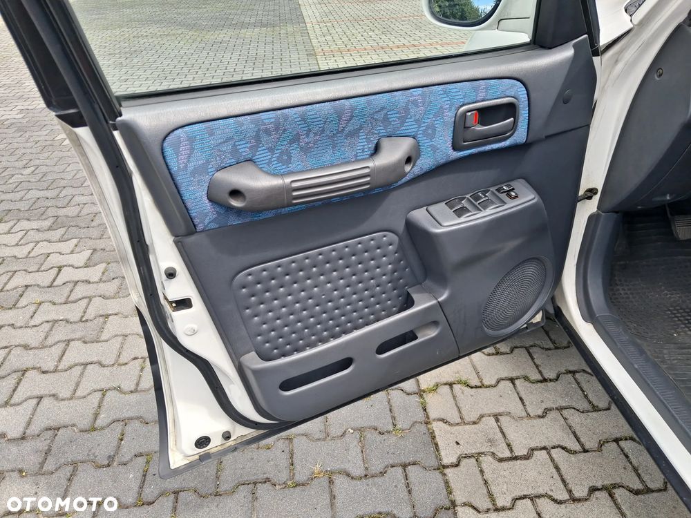 Toyota RAV4 2.0 GLi - 22