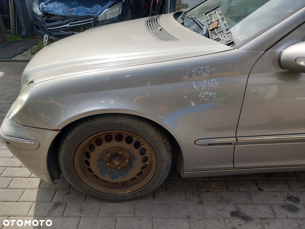 MERCEDES W203 C-KLASA BŁOTNIK LEWY PRZEDNI LEWY PRZÓD KOLOR: 723