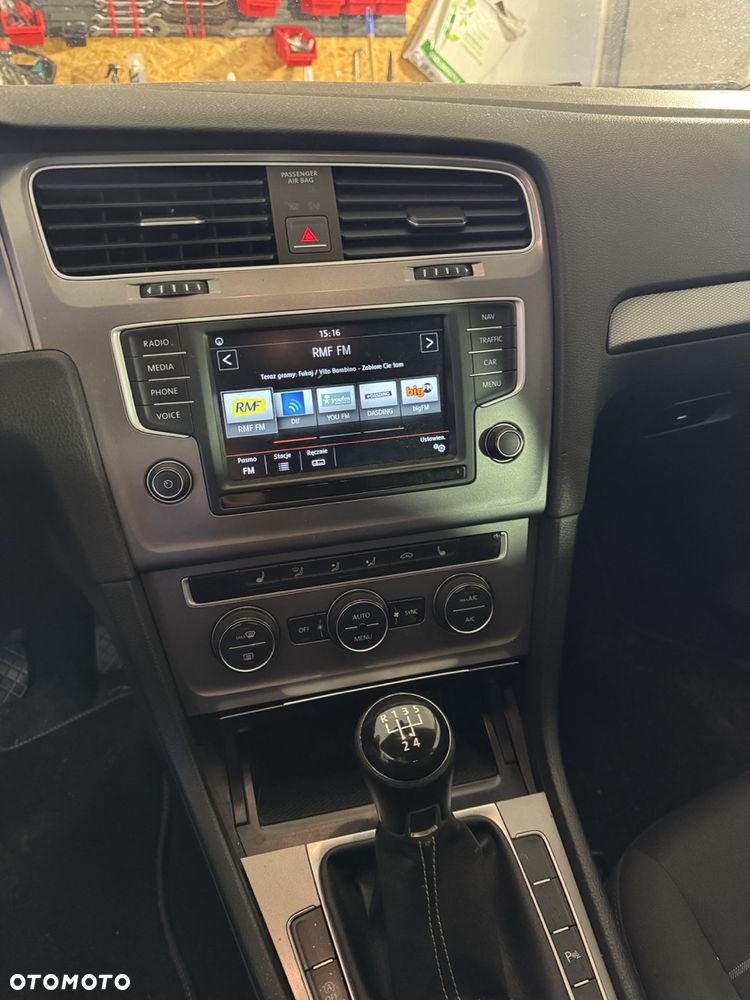 Volkswagen Golf 1.6 TDI BlueMotion Comfortline - 11