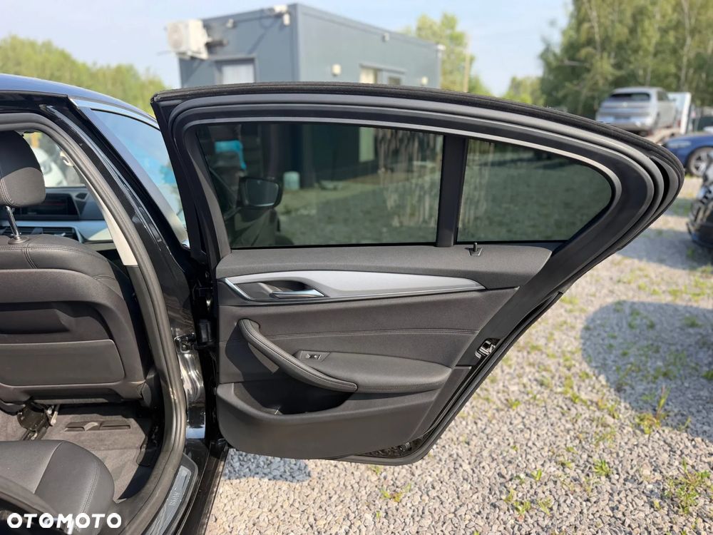 BMW Seria 5 520i - 27