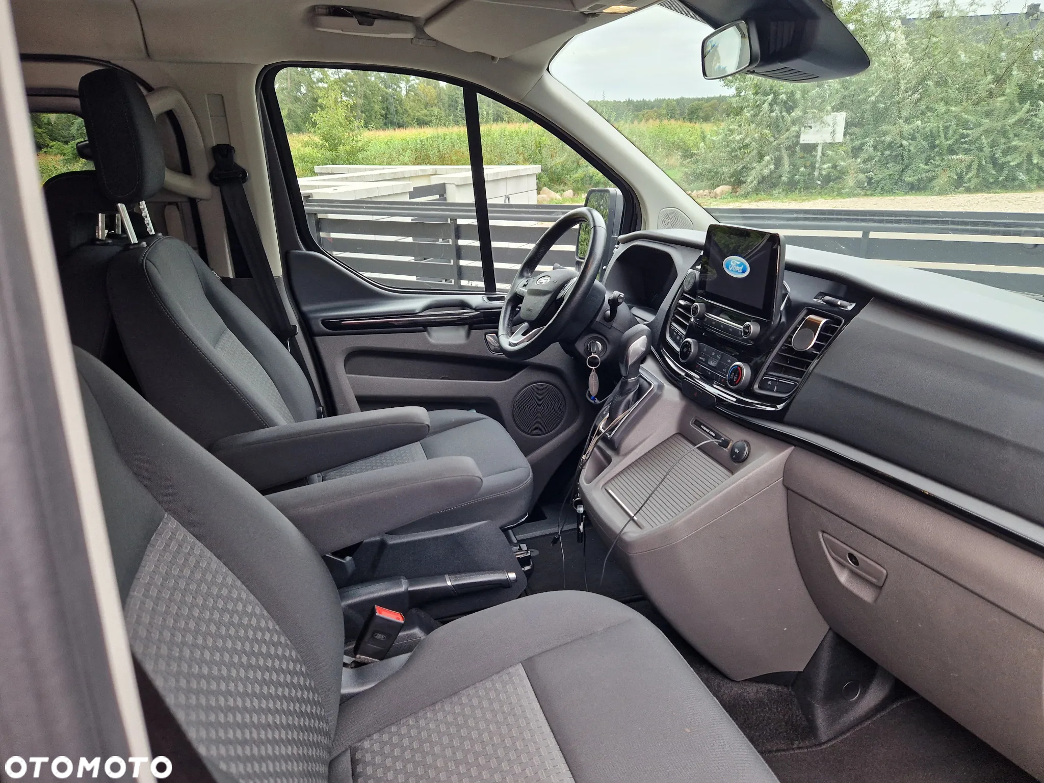 Ford Tourneo Custom - 8