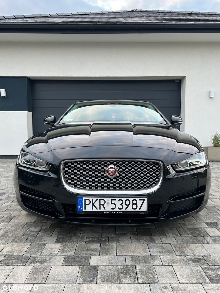 Jaguar XE 2.0 D Prestige - 6