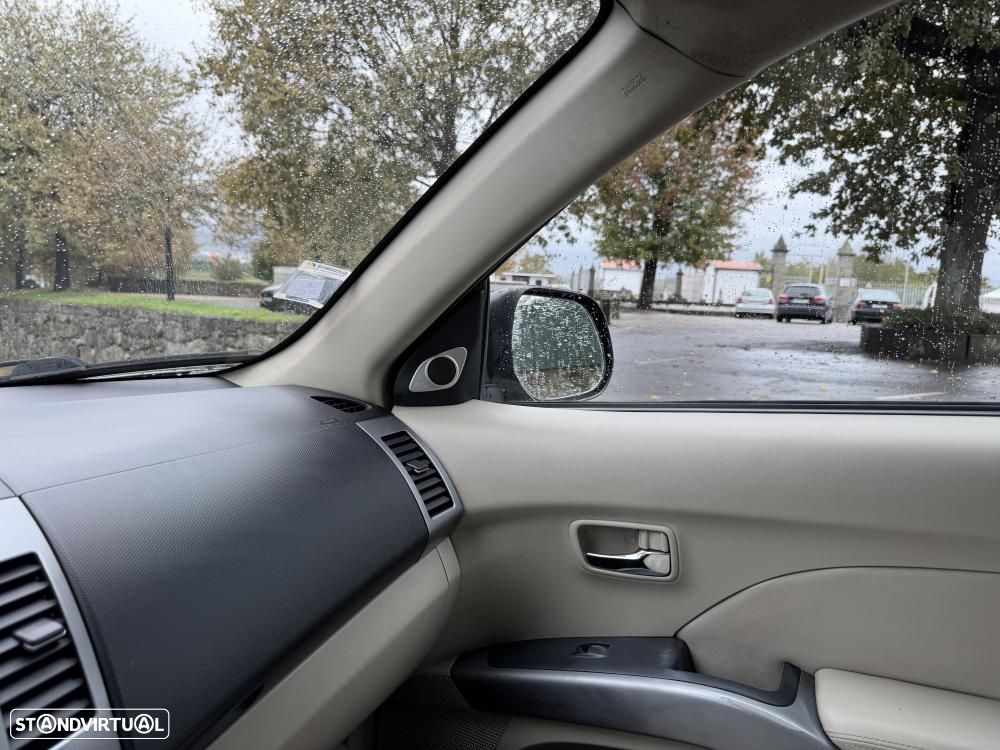 Mitsubishi Outlander 2.0 DI-D Intense 4WD - 17