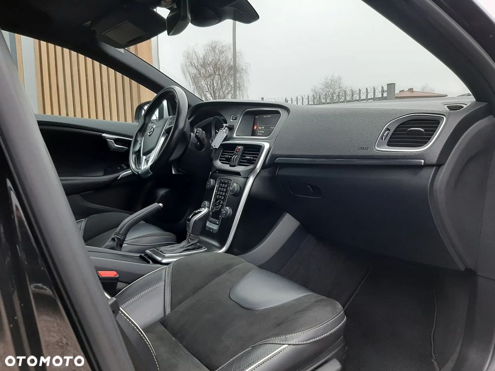 Volvo V40 D3 Geartronic RDesign - 22