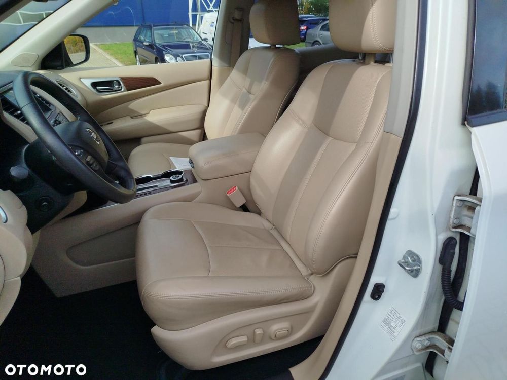 Nissan Pathfinder - 11