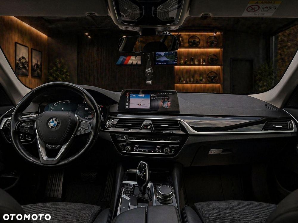 BMW Seria 5 525d xDrive Sport-Aut Luxury Line - 12