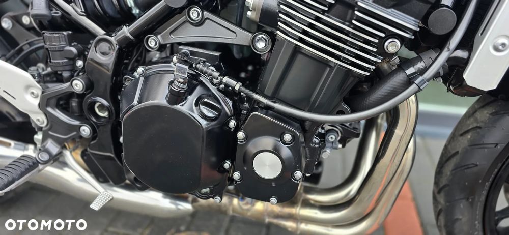 Kawasaki Z 900 RS - 18