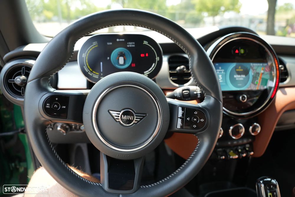 MINI 3 Portas Cooper SE Premium Extra Essential - 18
