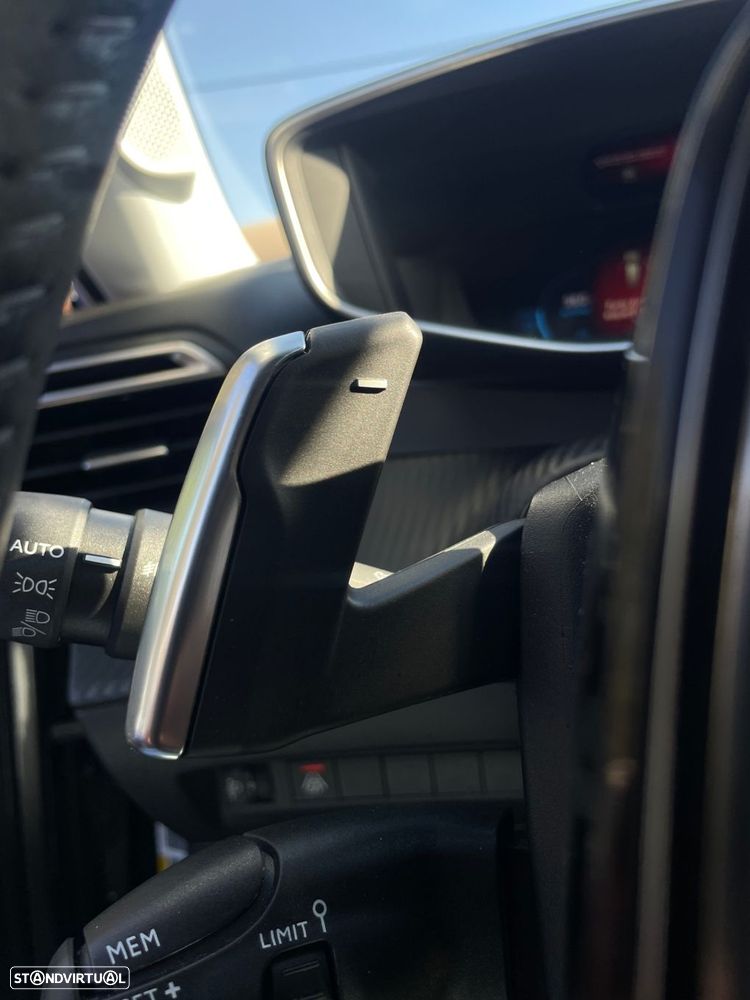 Peugeot 2008 1.2 PureTech Allure EAT8 - 11