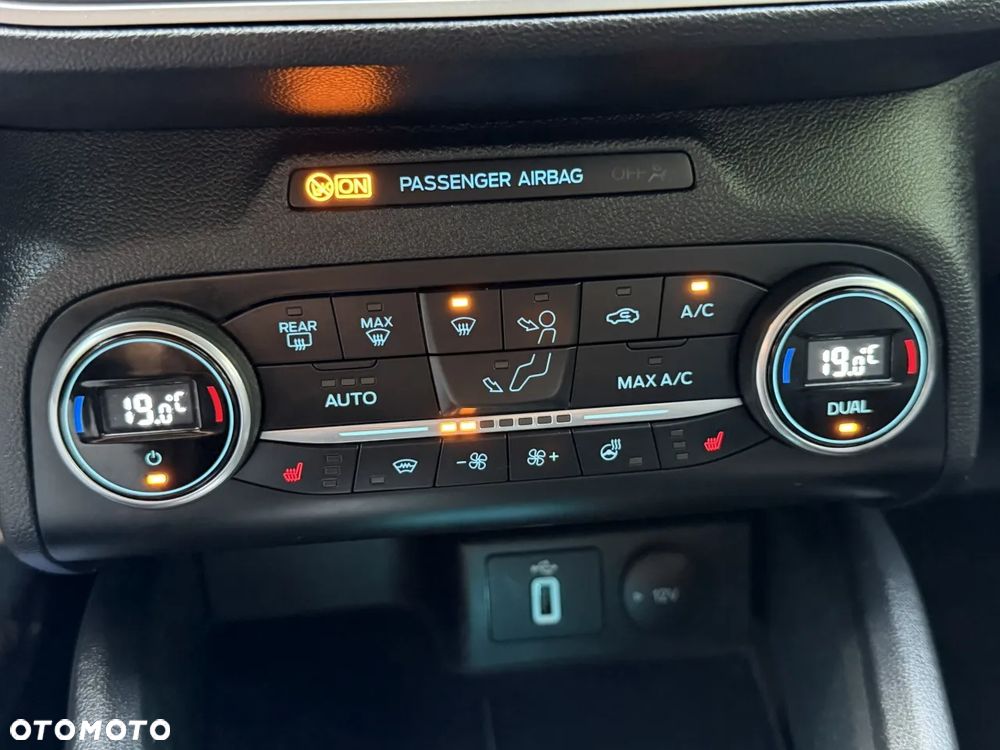 Ford Focus 1.5 EcoBlue Start-Stopp-System TITANIUM DESIGN - 28