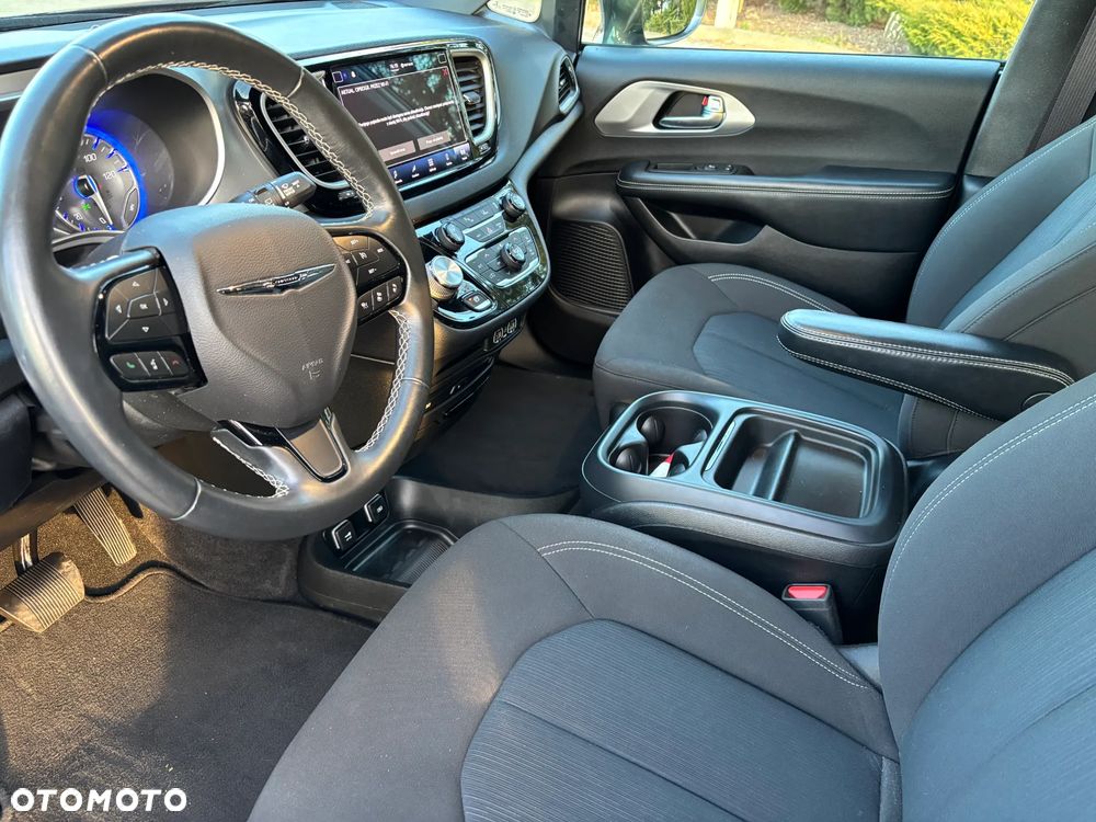 Chrysler Pacifica - 11