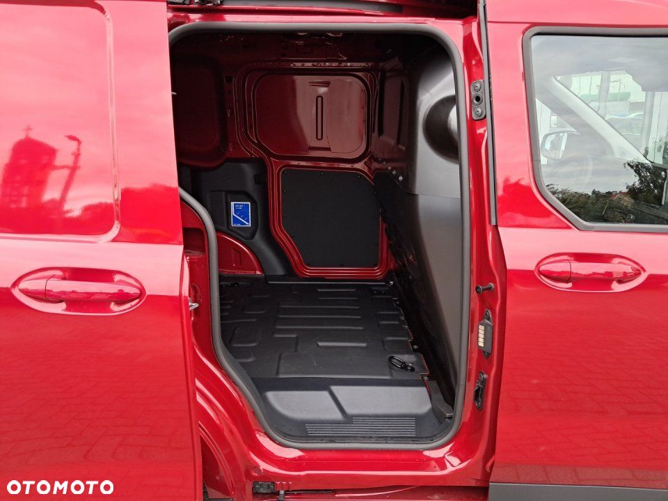 Ford Transit Courier - 17