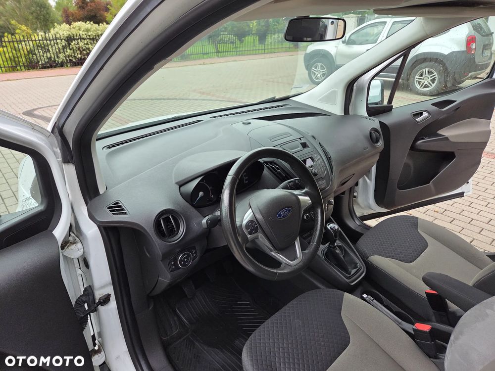Ford Transit Courier - 16