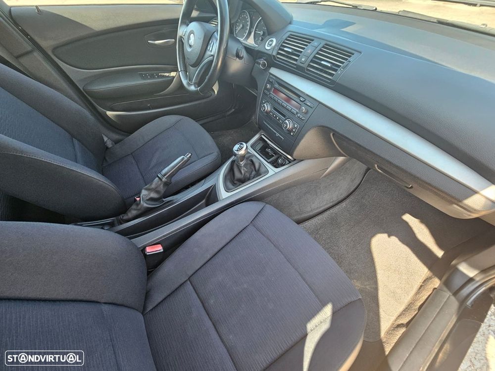 BMW 118 d Line Urban - 26