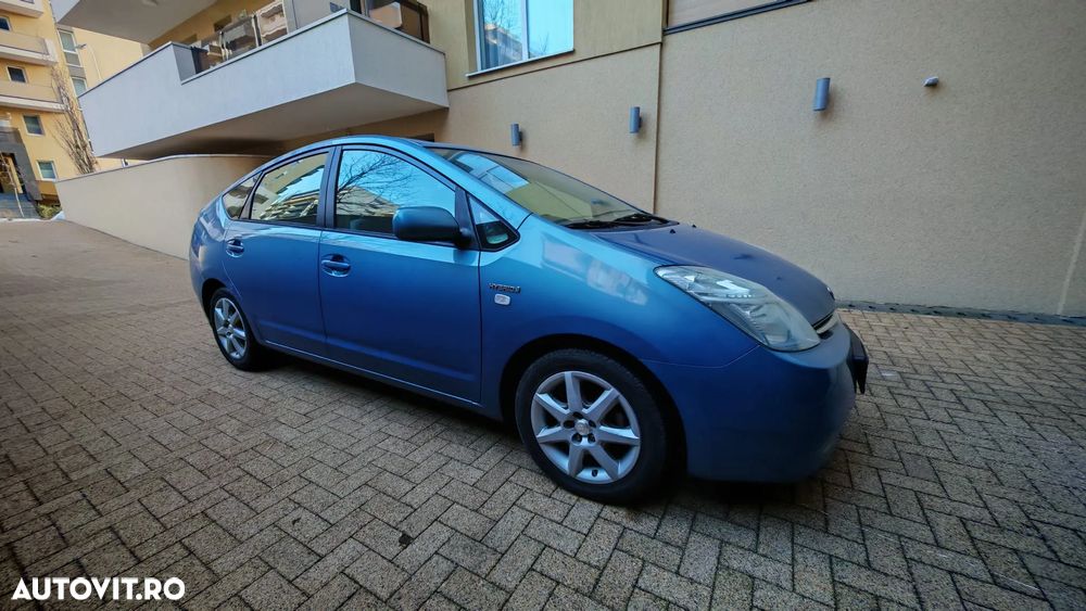 Toyota Prius (Hybrid) - 13