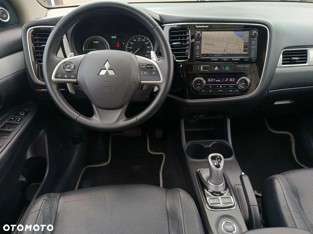 Mitsubishi Outlander 2.0 4WD Plus - 34