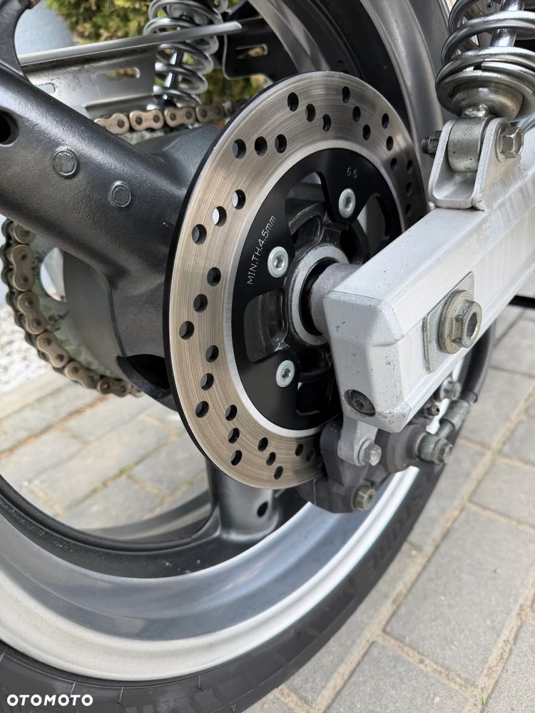 Suzuki GSX - 23
