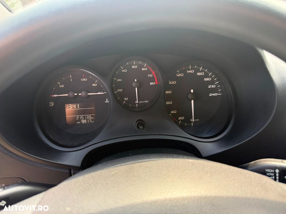 SEAT Leon 2010 — imagine 14