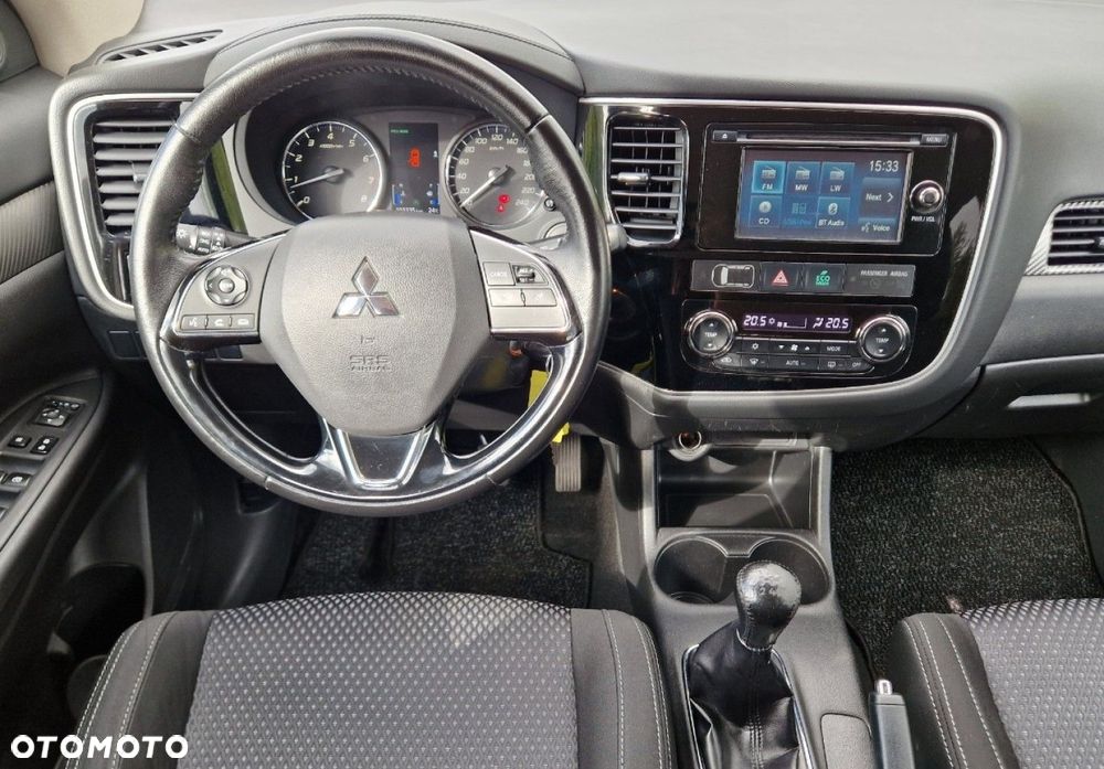 Mitsubishi Outlander 2.0 2WD SUV-Star - 27