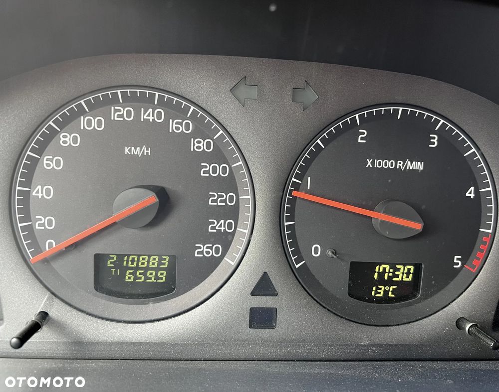 Volvo V70 2.5TDI - 12